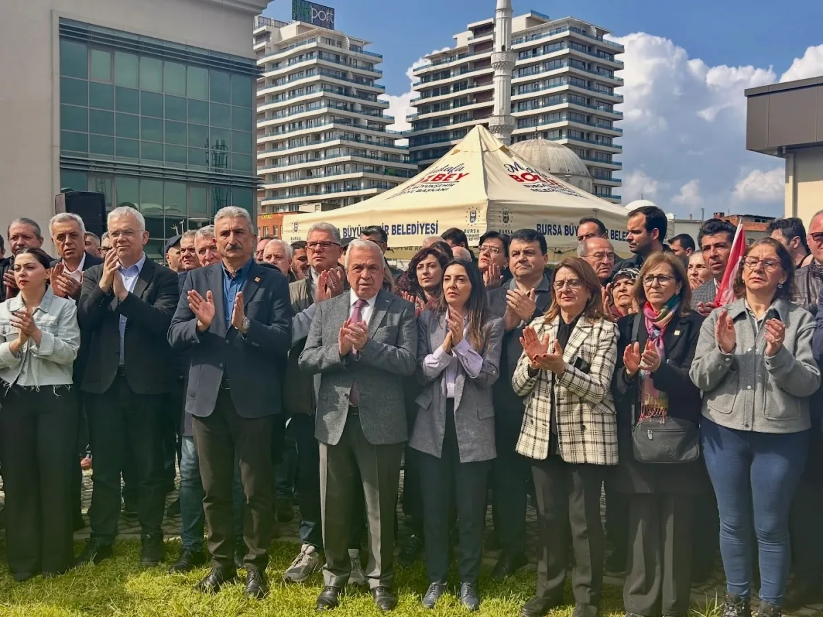 Bursa'da Adalet Mitingi: "Sandığı Getirin" Çağrısı Bursa'da Adalet Mitingi: "Sandığı Getirin" Çağrısı