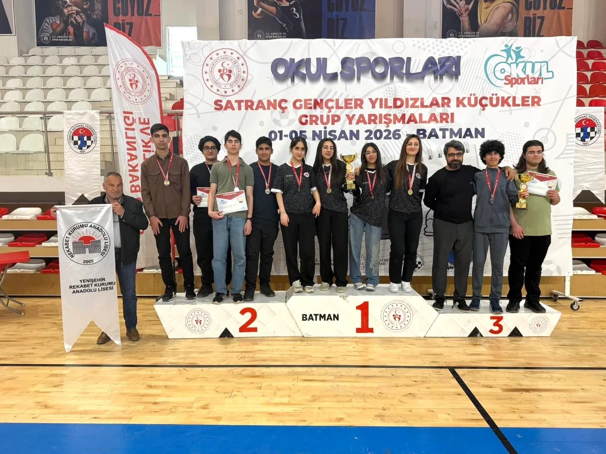 Batman'da Satranç Şampiyonasında Bursa Yenişehir'in Gururu Batman'da Satranç Şampiyonasında Bursa Yenişehir'in Gururu