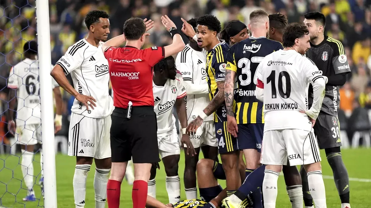 Beşiktaş'a Derbiden Kritik Eksik Çıktı: Ndidi Antalyaspor'da Yok Beşiktaş'a Derbiden Kritik Eksik Çıktı: Ndidi Antalyaspor'da Yok