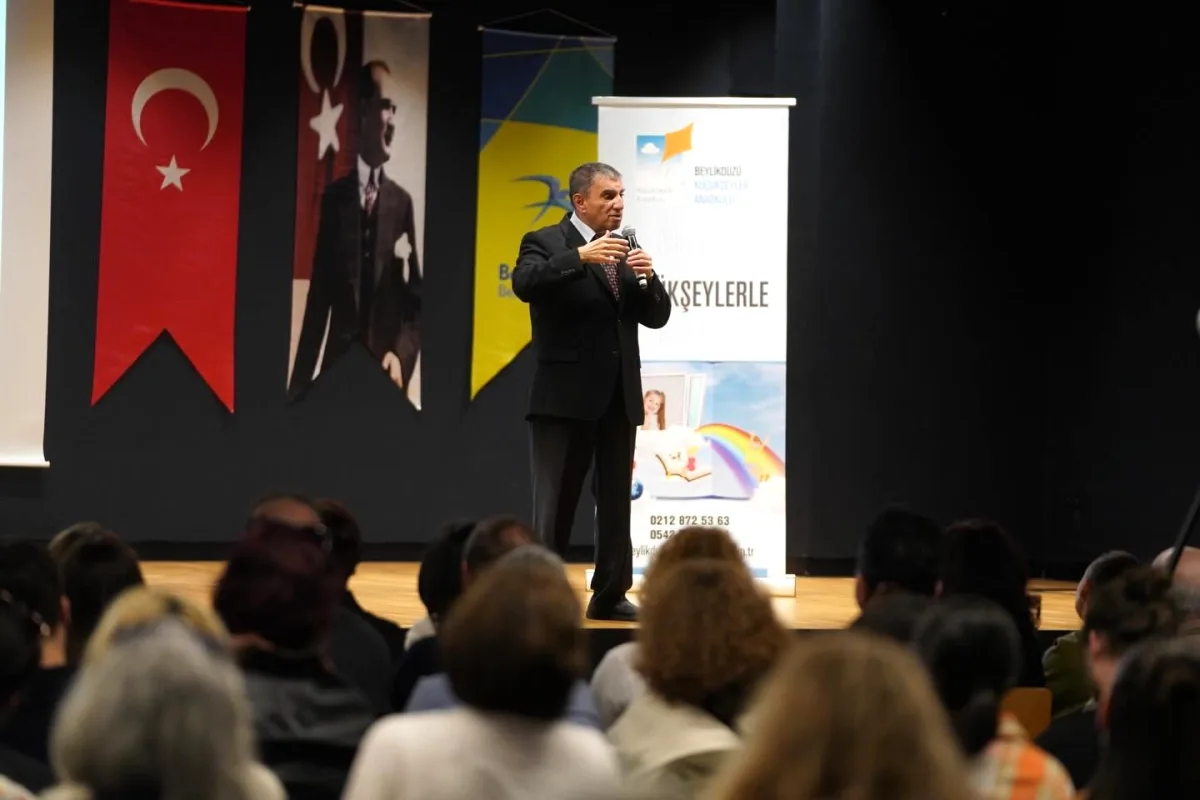 Beylikdüzü'nde Ebeveynlik Söyleşisi: Üstün Dökmen'den Değerli Tavsiyeler Beylikdüzü'nde Ebeveynlik Söyleşisi: Üstün Dökmen'den Değerli Tavsiyeler