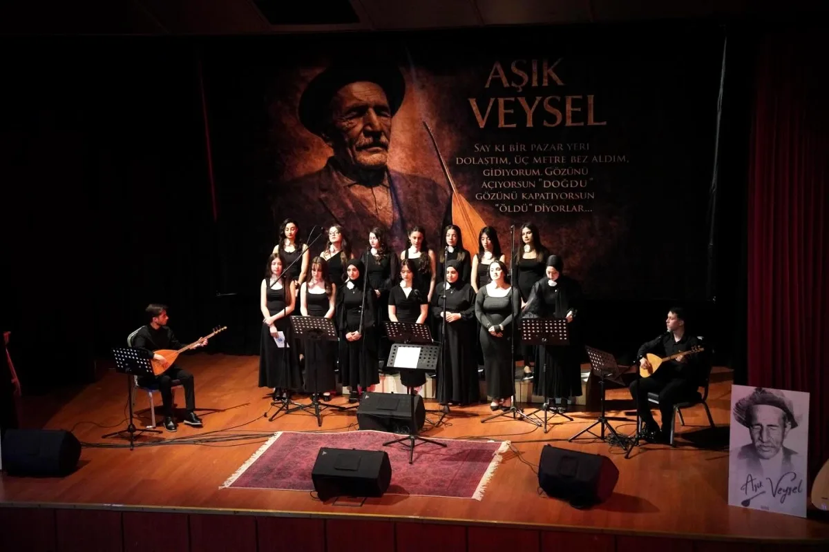 Tuzla'da Genç Sanatçılar Aşık Veysel'i Andı Tuzla'da Genç Sanatçılar Aşık Veysel'i Andı
