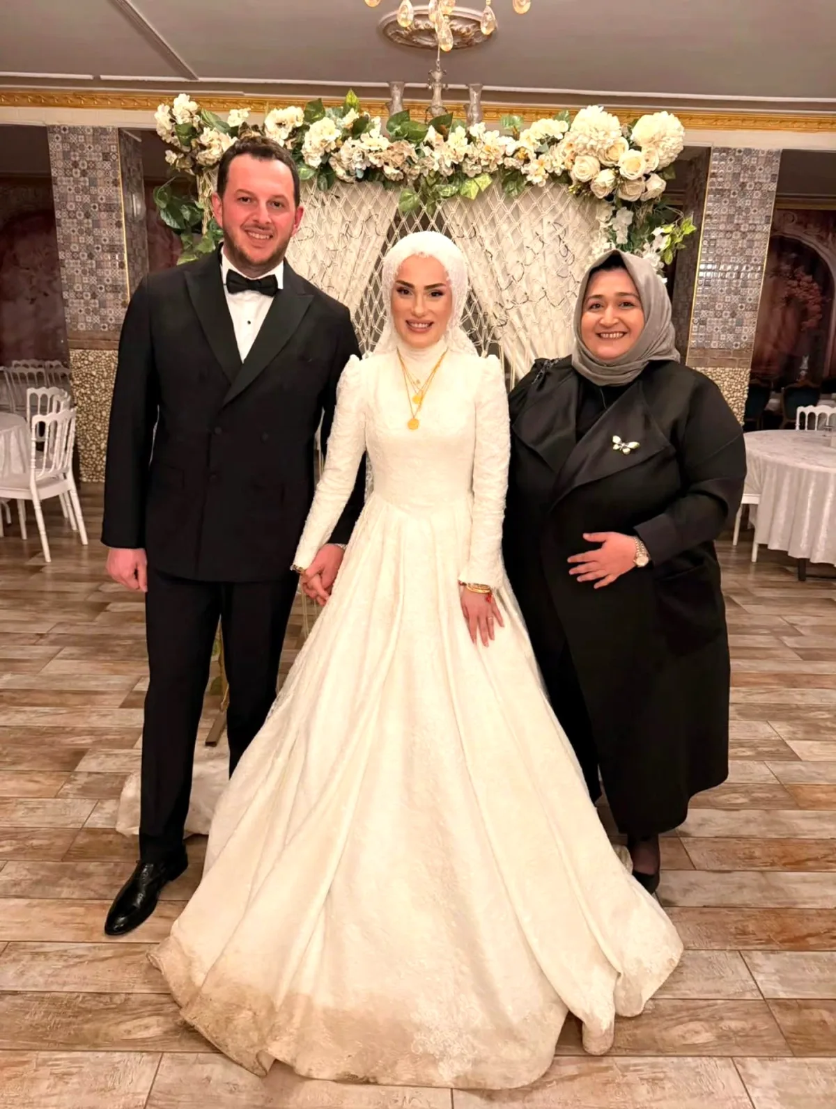 Şeyma Tabak, Veysel-Sema Çiftinin Düğününe Katıldı Şeyma Tabak, Veysel-Sema Çiftinin Düğününe Katıldı