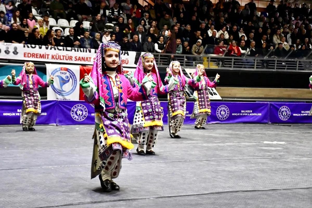 Halk Oyunları İl Birinciliği Başladı: Kurtdereli Spor Salonu Açılışı Halk Oyunları İl Birinciliği Başladı: Kurtdereli Spor Salonu Açılışı