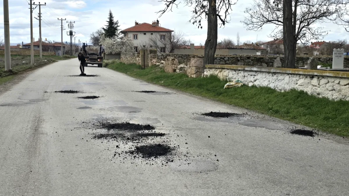 Cezaevi Yolu Asfalt Yama Çalışması: Mahallelinin Konforu İçin Bakım Sürüyor Cezaevi Yolu Asfalt Yama Çalışması: Mahallelinin Konforu İçin Bakım Sürüyor