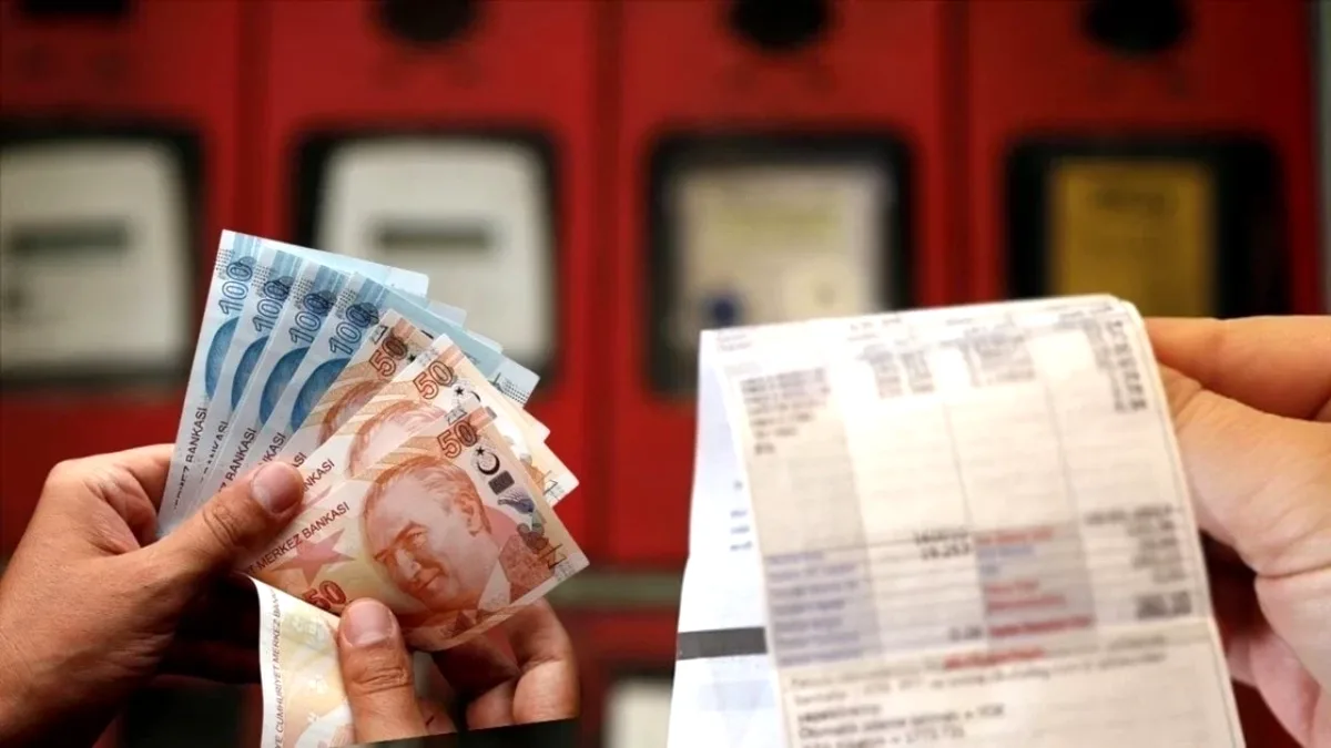 Elektrik faturası 744 TL'ye çıktı: Dağıtım bedeli %880 zamlandı! Elektrik faturası 744 TL'ye çıktı: Dağıtım bedeli %880 zamlandı!