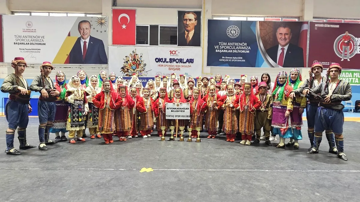Afyonkarahisar'da Halk Oyunları Şampiyonası 60 Sporcuyla Tamamlandı Afyonkarahisar'da Halk Oyunları Şampiyonası 60 Sporcuyla Tamamlandı