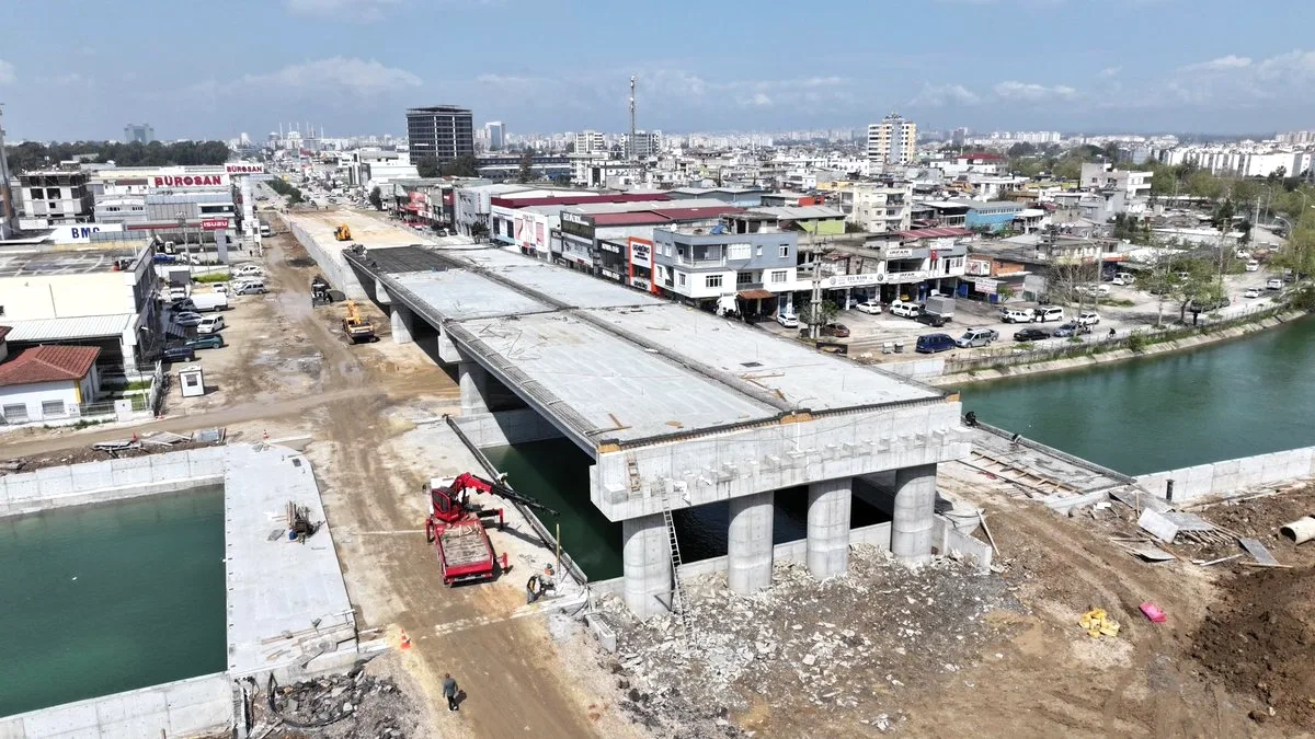 Adana'da Trafik Rahatlıyor: Ege Bağatur Kavşağı İlerliyor Adana'da Trafik Rahatlıyor: Ege Bağatur Kavşağı İlerliyor