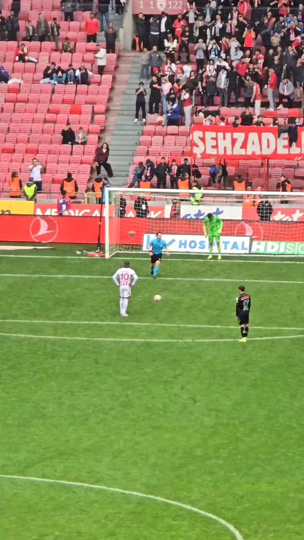 Samsunspor'da Penaltı Hasreti: Taraftarlar Hayal Kırıklığında Samsunspor'da Penaltı Hasreti: Taraftarlar Hayal Kırıklığında