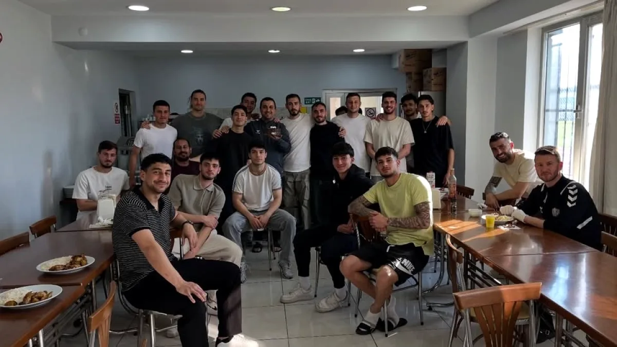 Ankaraspor'da İkili Doğum Günü Kutlaması Ankaraspor'da İkili Doğum Günü Kutlaması