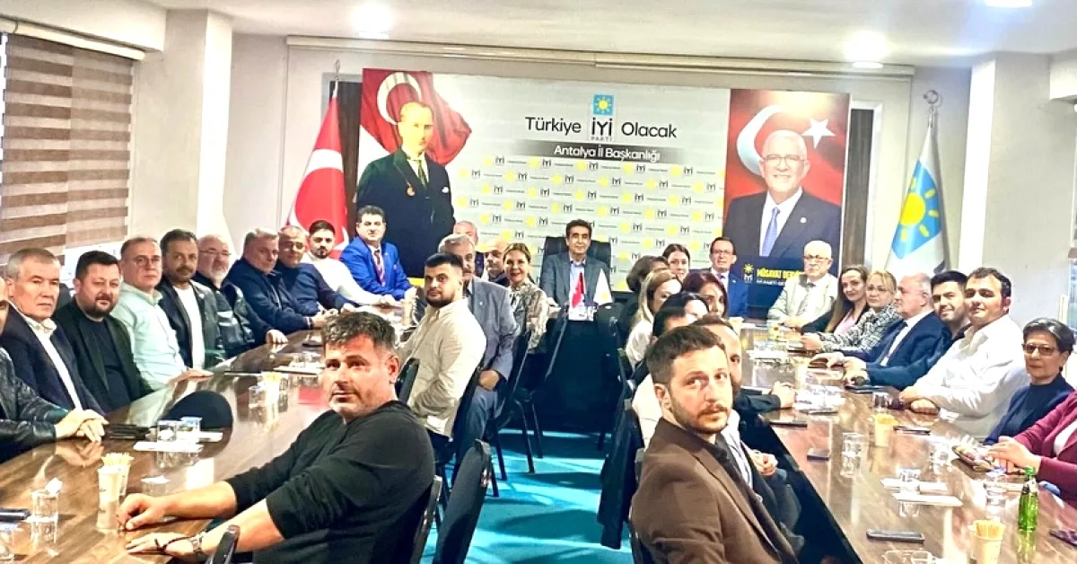Antalya İyi Parti Yol Haritasını Güçlendirdi: Hedefler Netleşti Antalya İyi Parti Yol Haritasını Güçlendirdi: Hedefler Netleşti