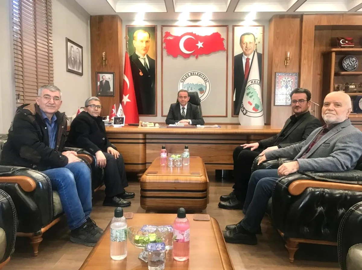 Keles Belediye Başkanı'ndan Dağdemirciler Köy Derneğine Teşekkür Keles Belediye Başkanı'ndan Dağdemirciler Köy Derneğine Teşekkür