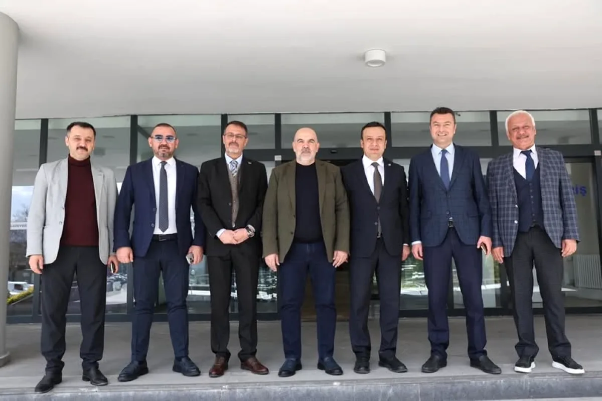 MHP Heyeti Kocasinan Belediye Başkanı Çolakbayraktar'ı Ziyaret Etti MHP Heyeti Kocasinan Belediye Başkanı Çolakbayraktar'ı Ziyaret Etti