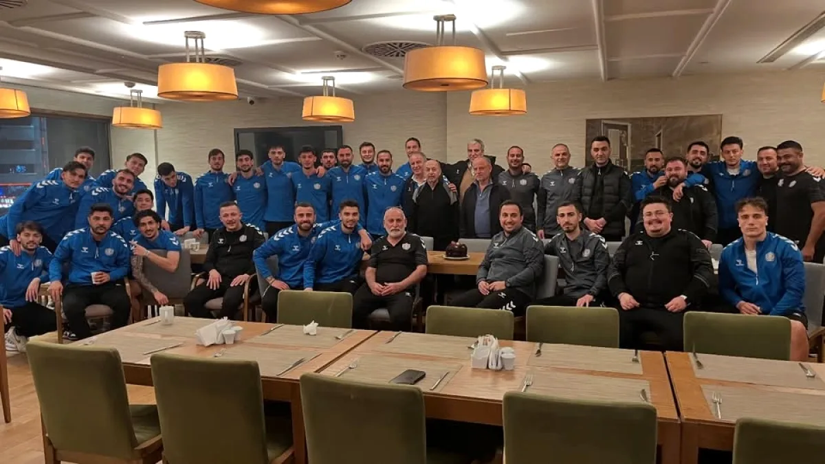 Ankaraspor'a İnegöl'de Taraftar Sürprizi: Otelde Moral Ziyareti Ankaraspor'a İnegöl'de Taraftar Sürprizi: Otelde Moral Ziyareti