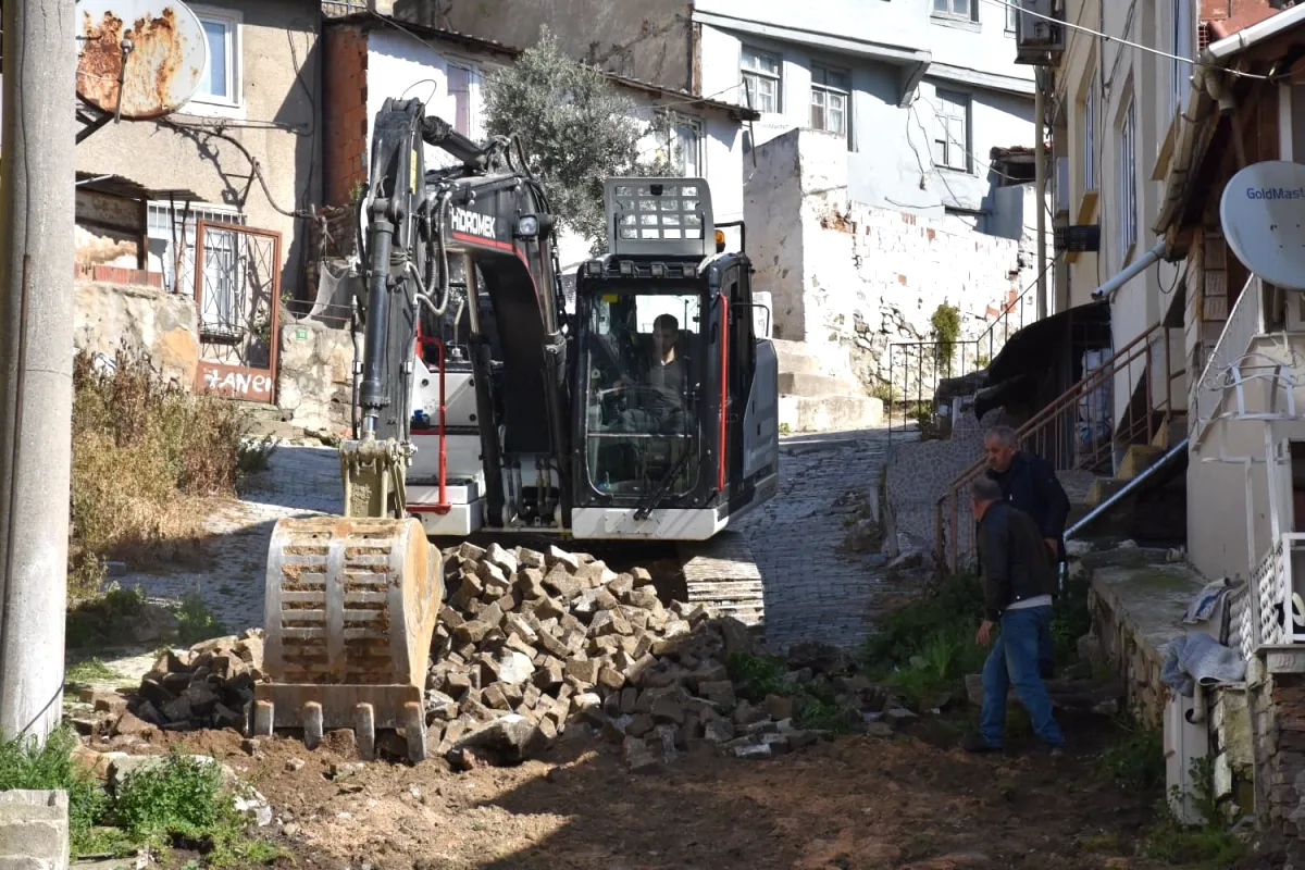 Gemlik'te Yol Yenileme Başladı: Orhaniye Mahallesi'ne Güvenli Ulaşım Gemlik'te Yol Yenileme Başladı: Orhaniye Mahallesi'ne Güvenli Ulaşım