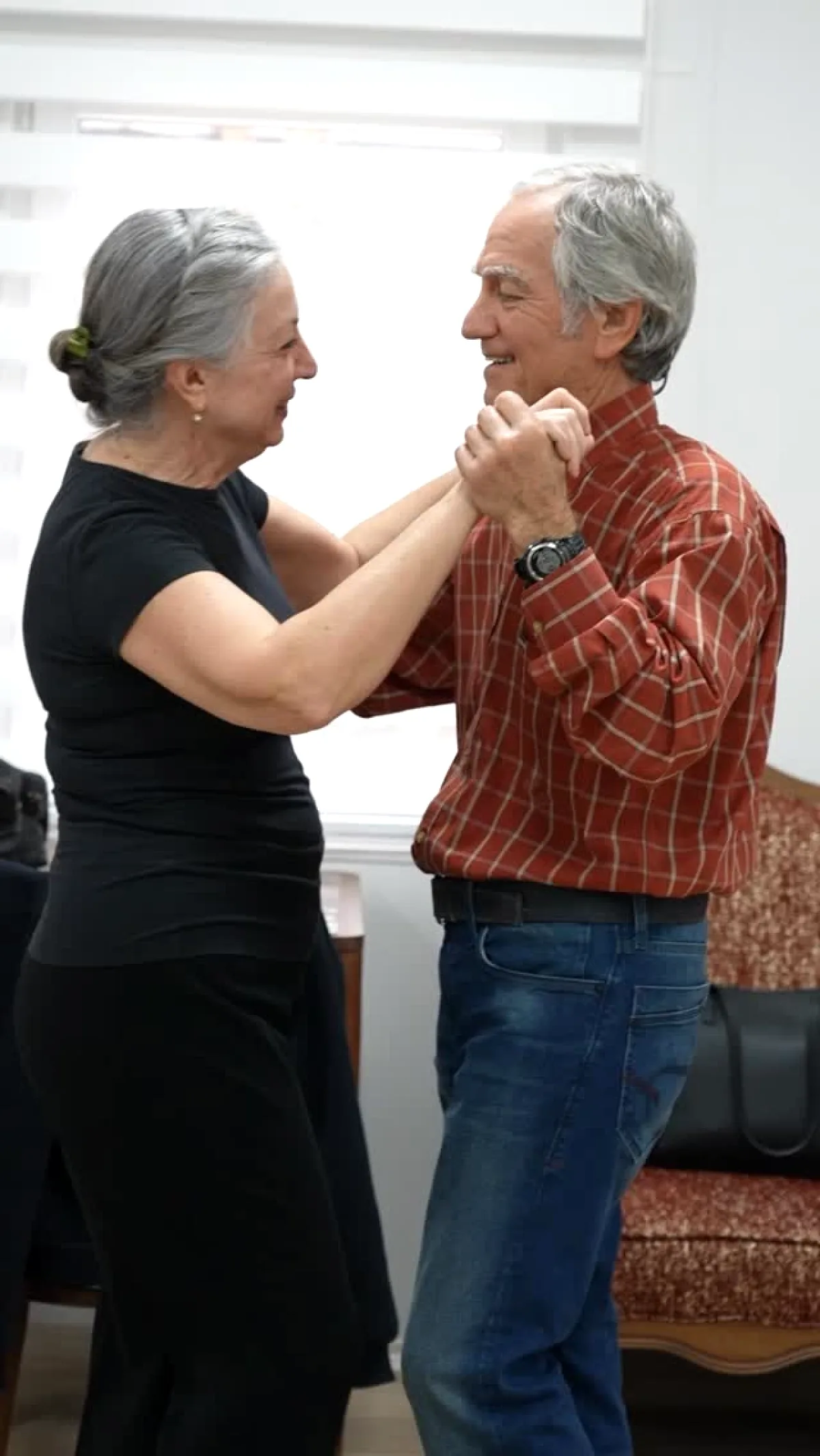 Sarıyer'de 65 Yaş Üstü Komşular Rumba Dansıyla Buluştu Sarıyer'de 65 Yaş Üstü Komşular Rumba Dansıyla Buluştu