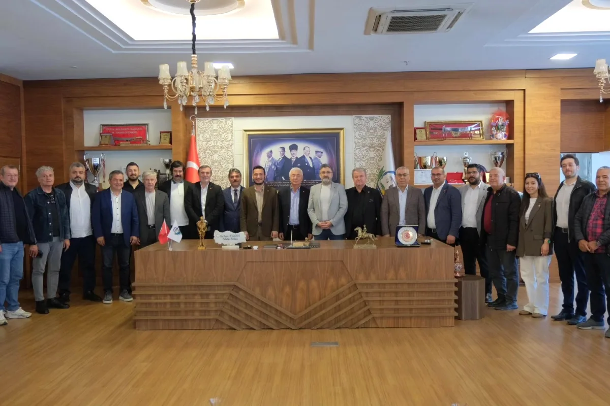 Serik'te CHP heyeti Belediye Başkanı Kumbul'u ziyaret etti Serik'te CHP heyeti Belediye Başkanı Kumbul'u ziyaret etti
