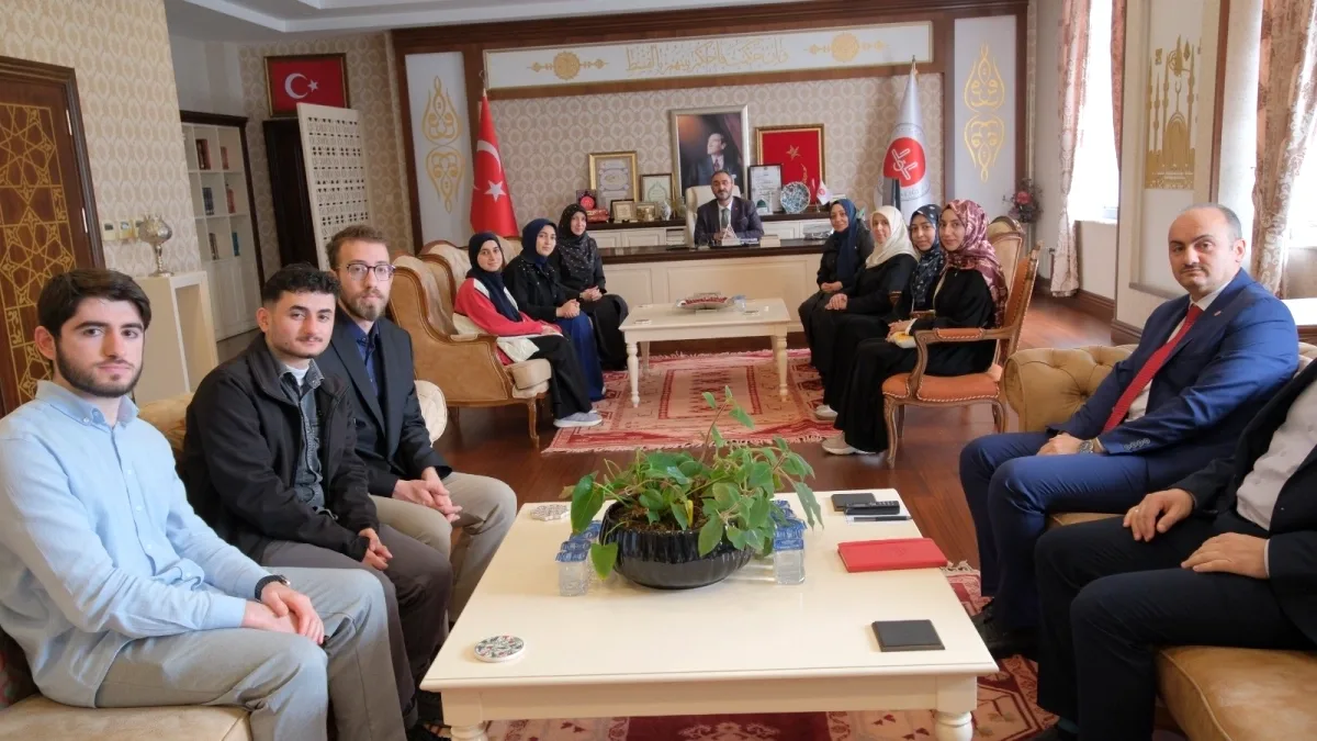 Bursa'da Üniversite Toplulukları İl Müftülüğünü Ziyaret Etti Bursa'da Üniversite Toplulukları İl Müftülüğünü Ziyaret Etti