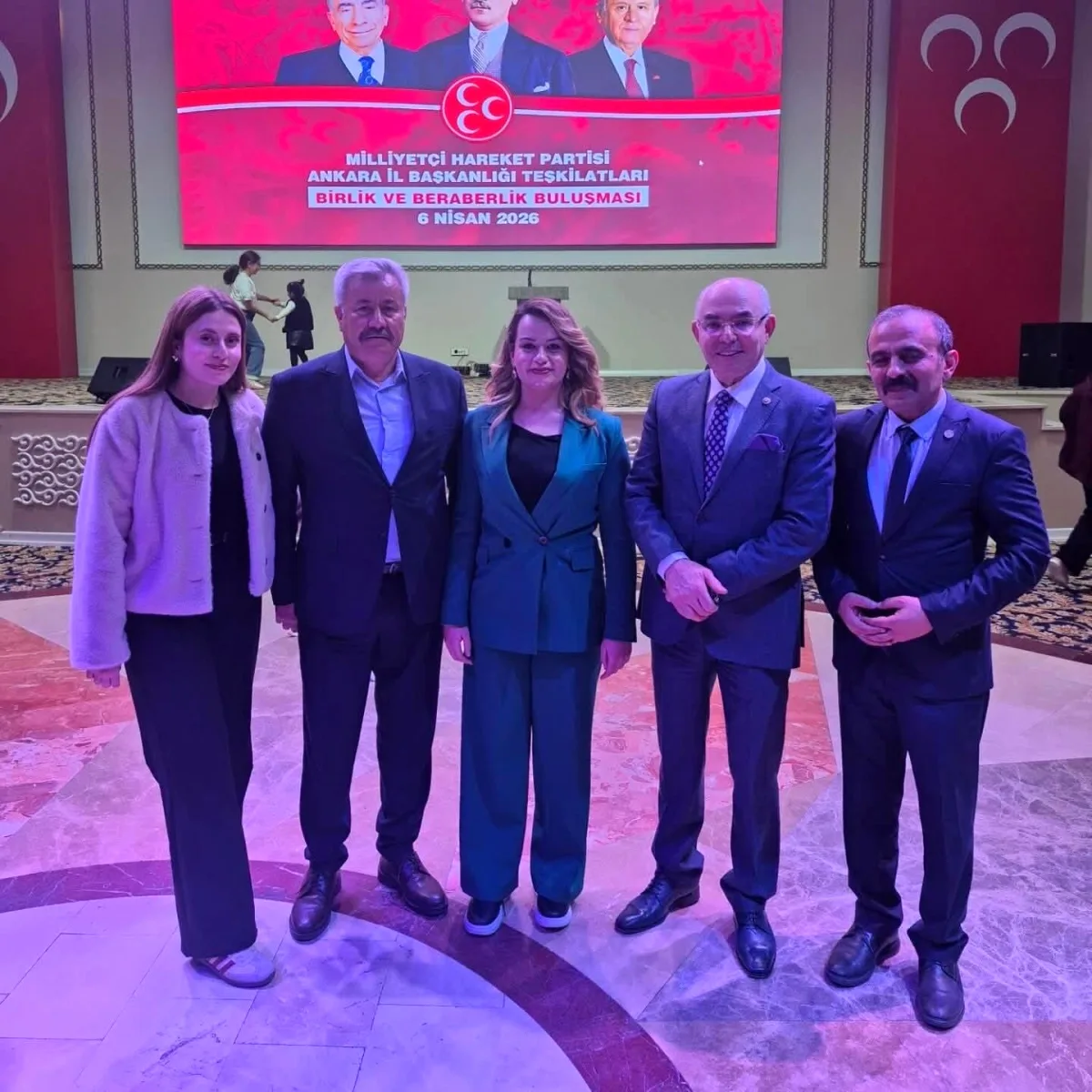 Şereflikoçhisar MHP Teşkilatı Ankara'da Birlik Mesajı Verdi Şereflikoçhisar MHP Teşkilatı Ankara'da Birlik Mesajı Verdi