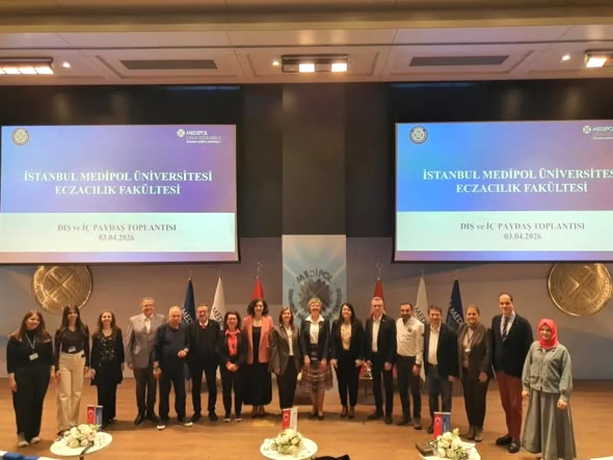 Ecz. Zeki Salih Özcan, İstanbul'da Eczacılık Sektörünün Geleceğini Konuştu Ecz. Zeki Salih Özcan, İstanbul'da Eczacılık Sektörünün Geleceğini Konuştu