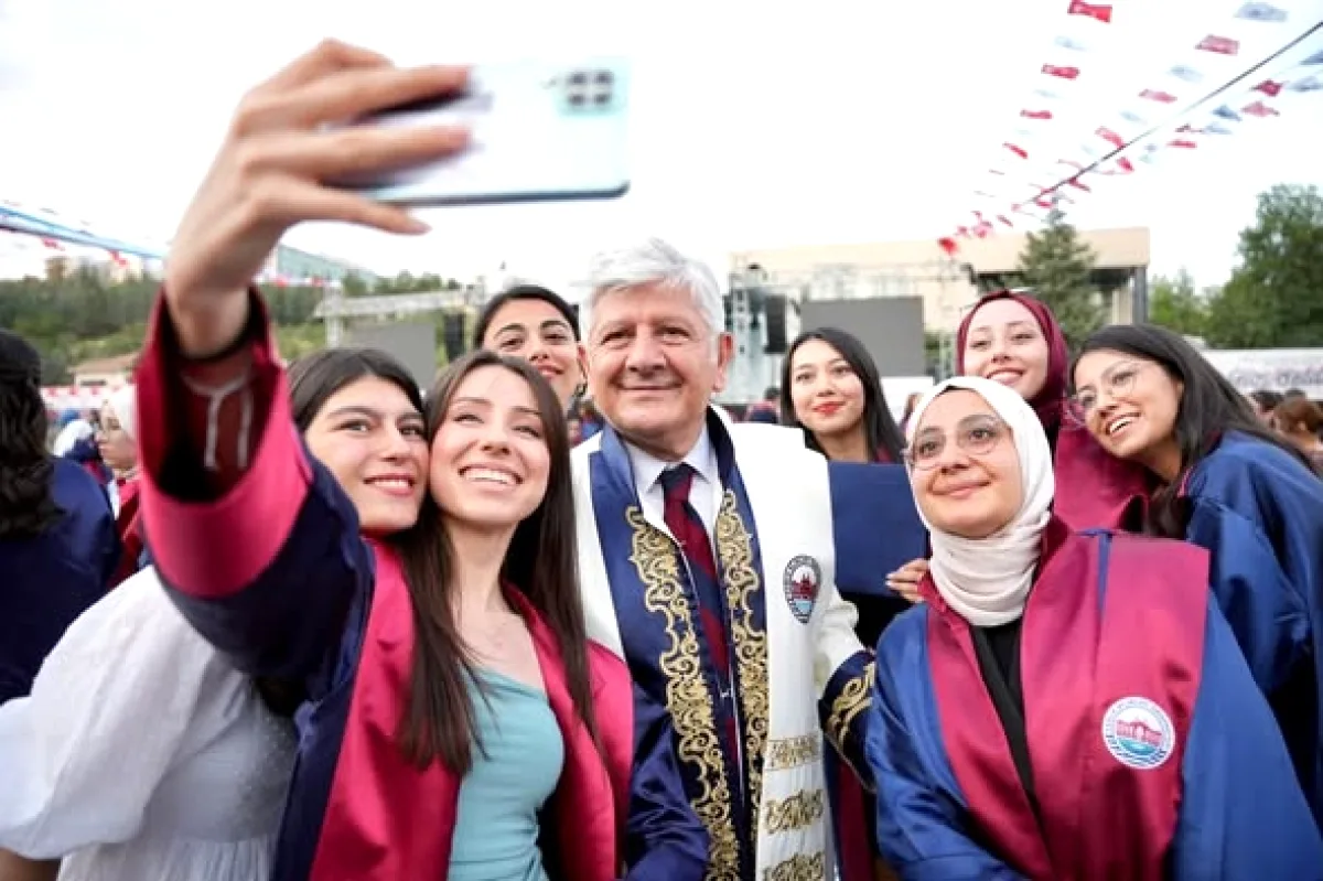 Sağlık Bilimleri Üniversitesi Dünya Sağlık Günü'nü Kutladı Sağlık Bilimleri Üniversitesi Dünya Sağlık Günü'nü Kutladı