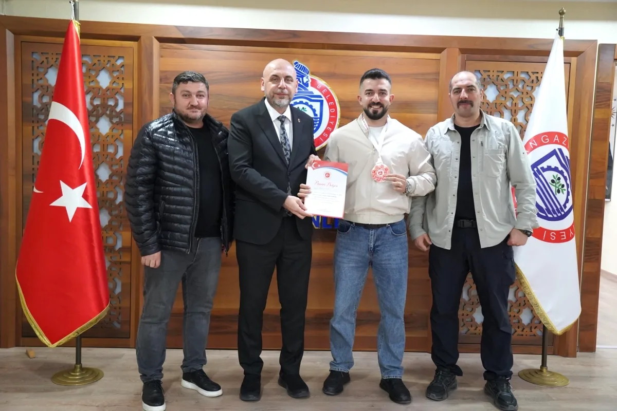 Tuncay Topal Türkiye Üçüncüsü Oldu Tuncay Topal Türkiye Üçüncüsü Oldu