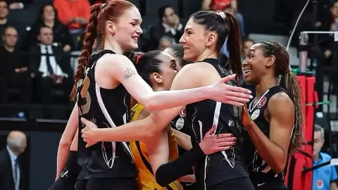 VakıfBank, Fenerbahçe'yi 3-0 Yenerek Final Serisinde Avantaj Sağladı