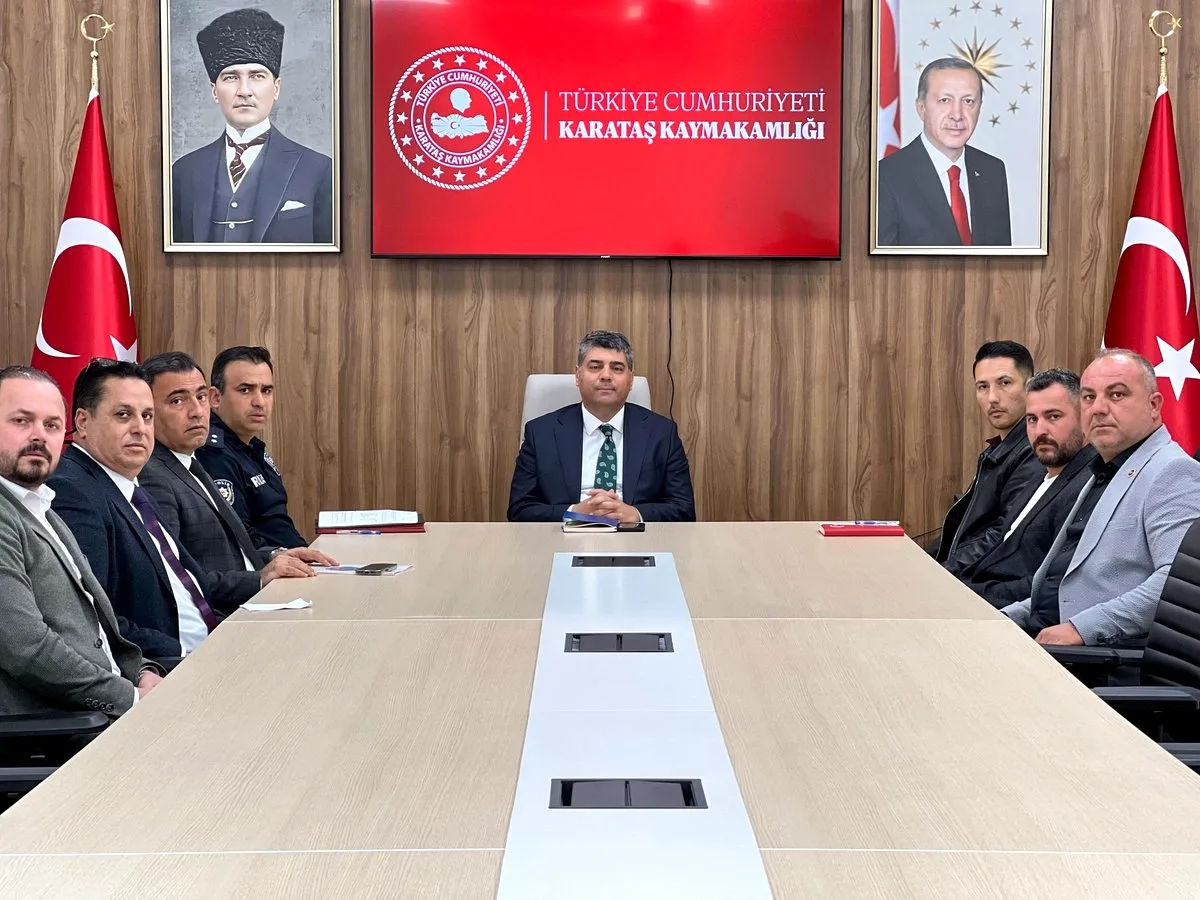 Karataş'ta Güvenlik Zirvesi: İlçenin Kritik İhtiyaçları Masaya Yatırıldı Karataş'ta Güvenlik Zirvesi: İlçenin Kritik İhtiyaçları Masaya Yatırıldı