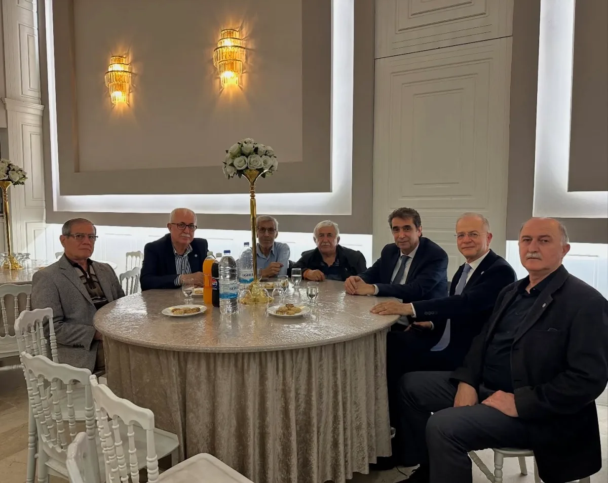 İYİ Party Antalya'dan Genç Çifte Kutlama İYİ Party Antalya'dan Genç Çifte Kutlama