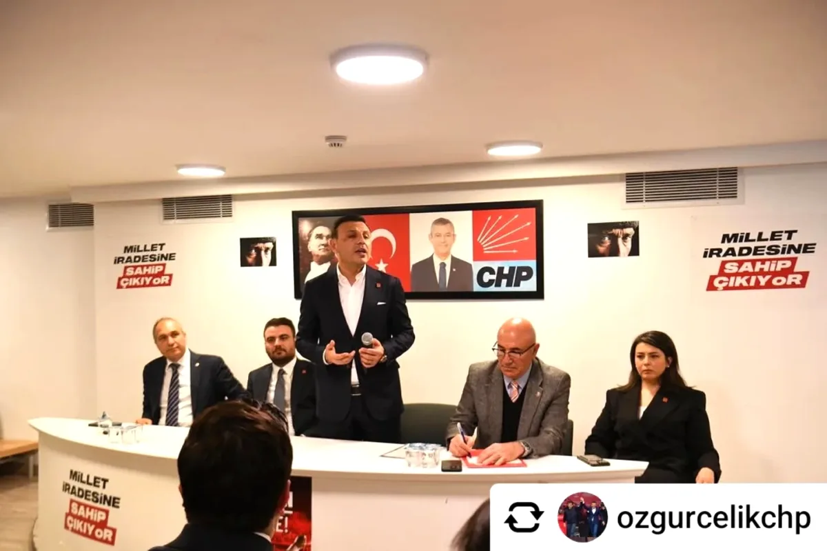 CHP Vekilleri Üsküdar'da Buluştu: "İrademizi Savunmaktan Vazgeçmeyeceğiz" CHP Vekilleri Üsküdar'da Buluştu: "İrademizi Savunmaktan Vazgeçmeyeceğiz"