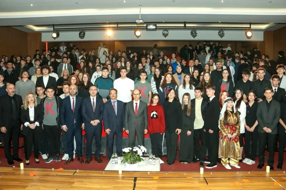 Yenimahalle'de Abdurrahim Karakoç Anma Programı Duygu Dolu Anlara Sahne Oldu Yenimahalle'de Abdurrahim Karakoç Anma Programı Duygu Dolu Anlara Sahne Oldu