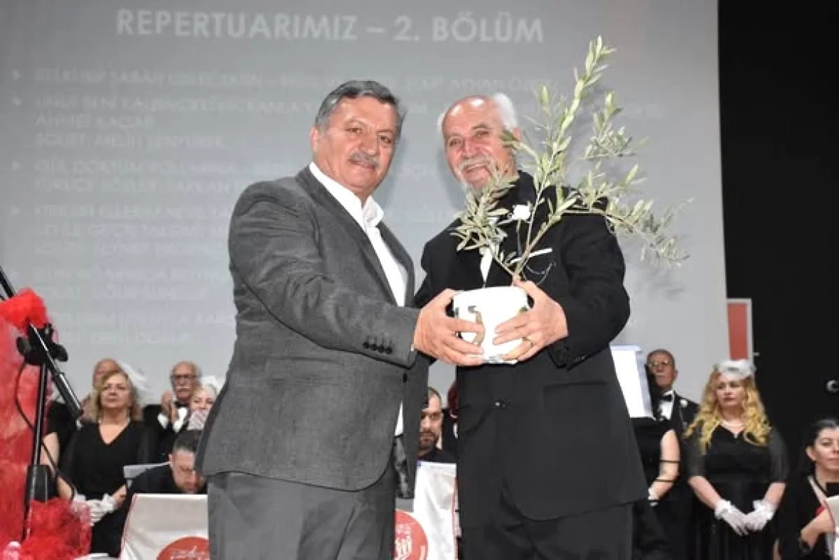 Edremit'te Nostalji Rüzgarı: 80'lerden Günümüze Unutulmaz Şarkılar Edremit'te Nostalji Rüzgarı: 80'lerden Günümüze Unutulmaz Şarkılar