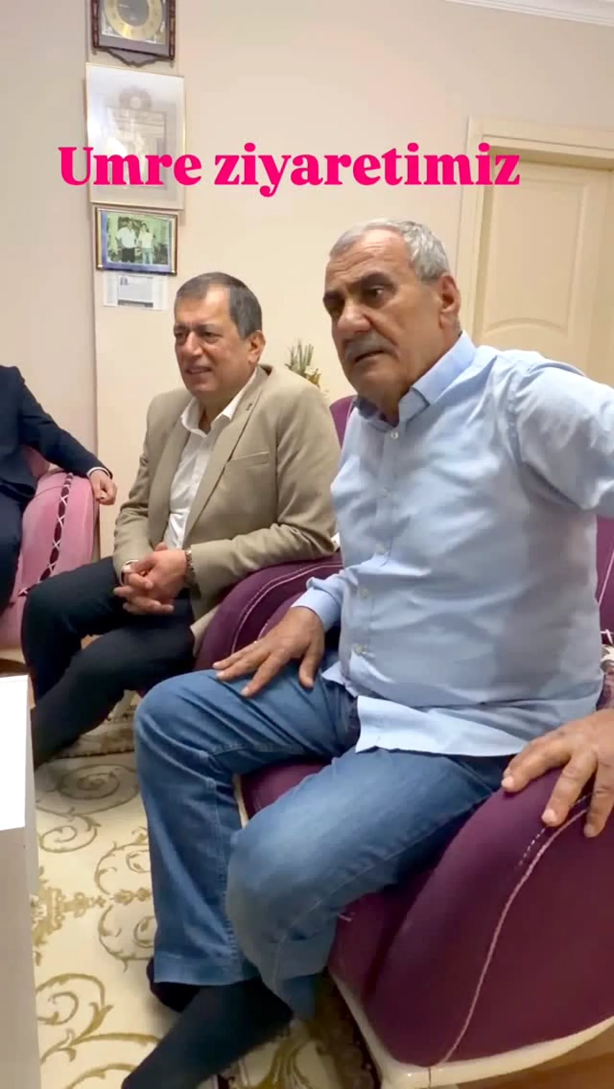 AK Parti Karamürsel'den Umre Ziyaretinde Duygusal Buluşma AK Parti Karamürsel'den Umre Ziyaretinde Duygusal Buluşma