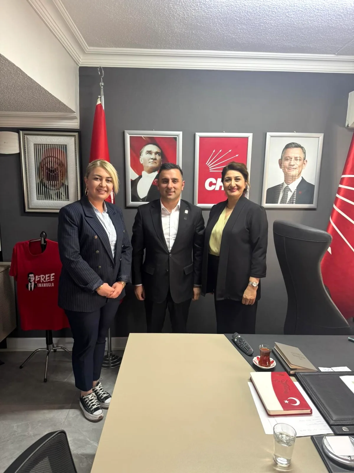 Yenimahalle CHP'den Muhtarlara Teşekkür: Ziyaret ve Yerel İş Birliği Yenimahalle CHP'den Muhtarlara Teşekkür: Ziyaret ve Yerel İş Birliği