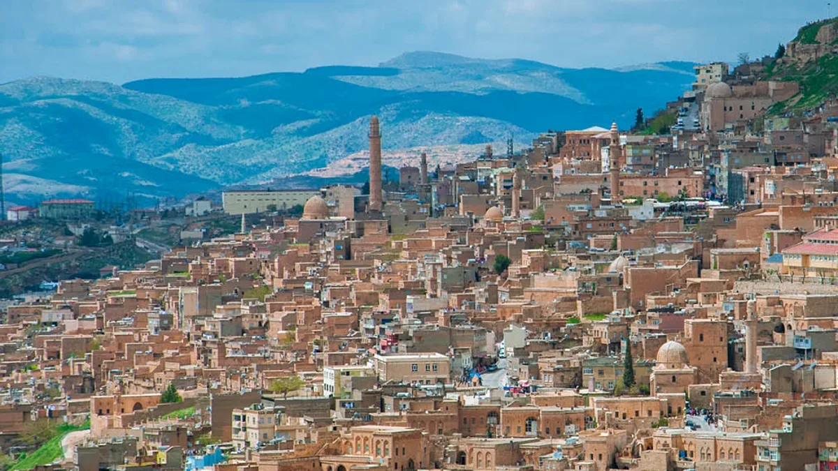 7. Mardin Bienali Sanatçıları Açıklandı: 20 Ülkeden 41 Sanatçı Mardin'de Buluşuyor 7. Mardin Bienali Sanatçıları Açıklandı: 20 Ülkeden 41 Sanatçı Mardin'de Buluşuyor