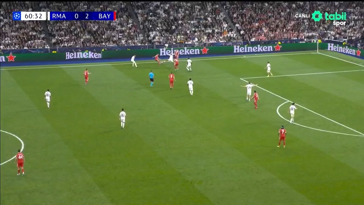Vinicius Jr, Bayern Savunmasının Kritik Hatasını Gole Çeviremedi Vinicius Jr, Bayern Savunmasının Kritik Hatasını Gole Çeviremedi