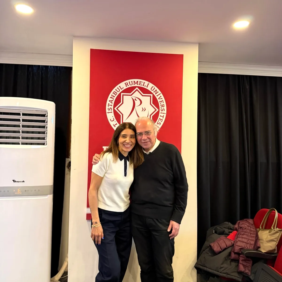 Rumeli Üniversitesi'nde Yavuz Dizdar Öğrencilerle Buluştu Rumeli Üniversitesi'nde Yavuz Dizdar Öğrencilerle Buluştu