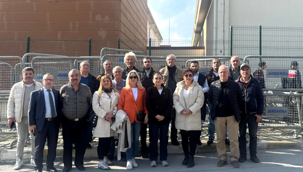 CHP Güngören'den Silivri'de Dayanışma Ziyareti: 'Yalnız Yürümeyeceğiz' CHP Güngören'den Silivri'de Dayanışma Ziyareti: 'Yalnız Yürümeyeceğiz'