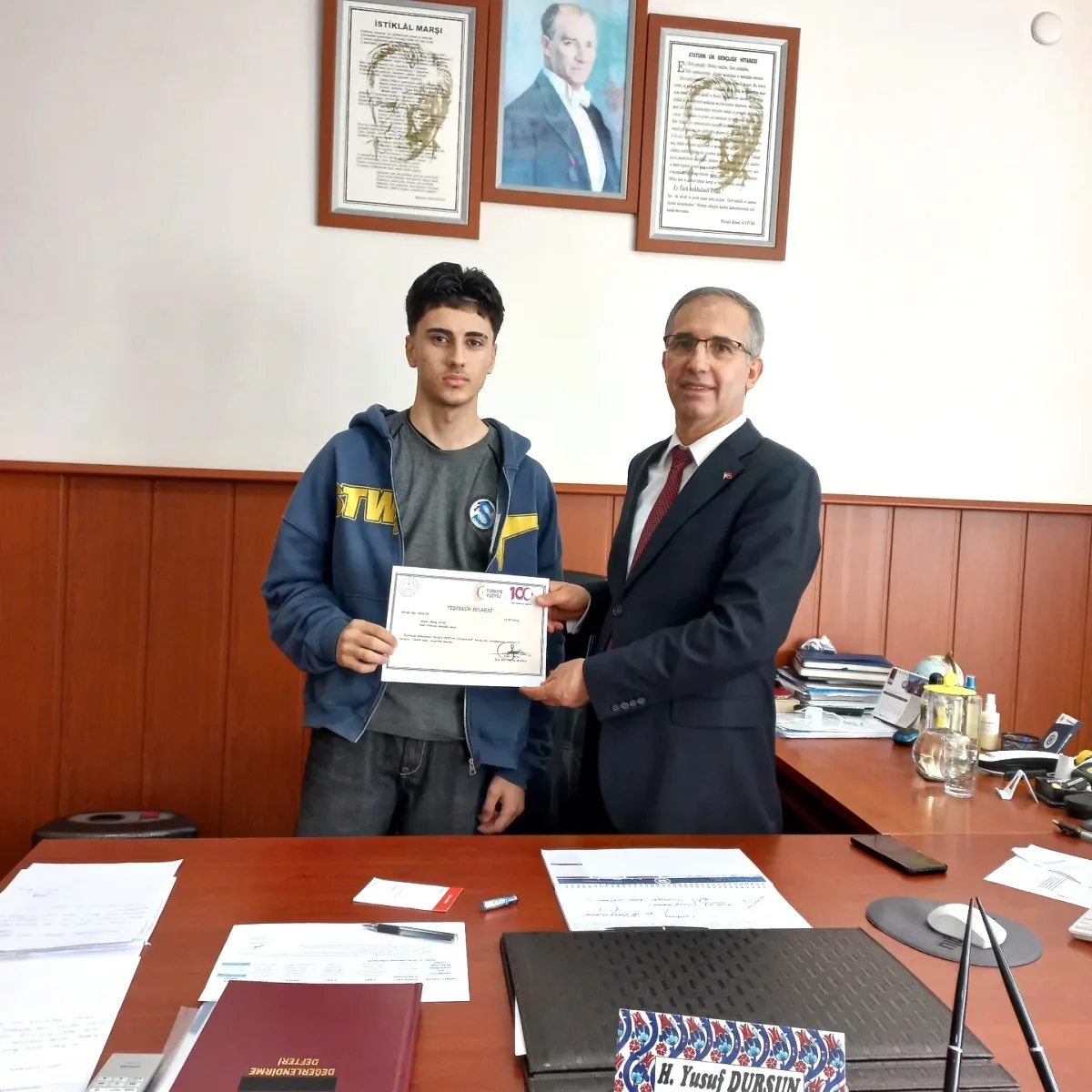 Bursa Mudanya'da Şiir Yarışmasında Miraç Ayaz Üçüncü Oldu Bursa Mudanya'da Şiir Yarışmasında Miraç Ayaz Üçüncü Oldu