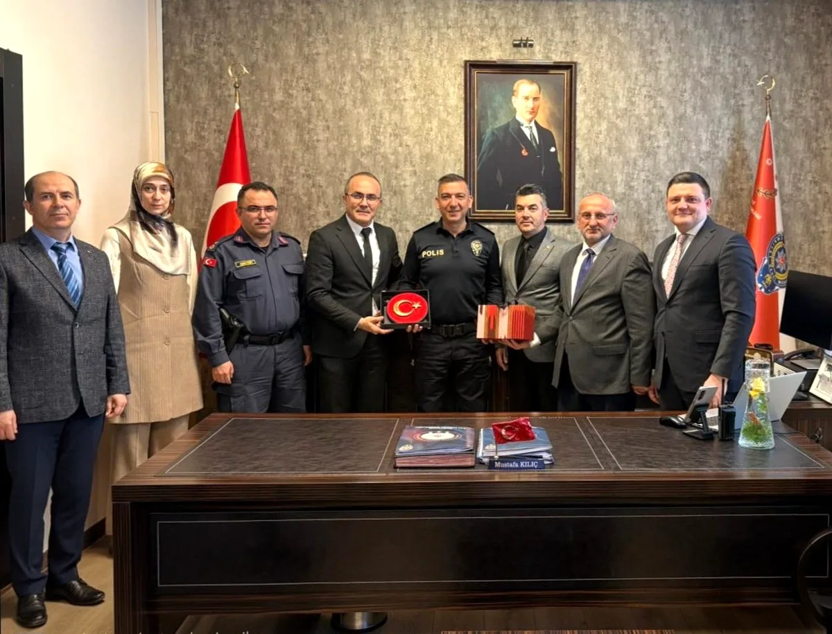 Bursa Osmangazi'de Polis Haftası Kutlaması: Eğitim ve Emniyet El Ele Bursa Osmangazi'de Polis Haftası Kutlaması: Eğitim ve Emniyet El Ele