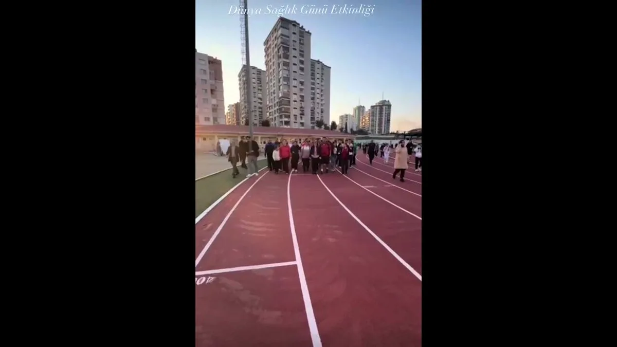 Adana'da Dünya Sağlık Günü Koşusu: Pistin Tozu Yutuldu Adana'da Dünya Sağlık Günü Koşusu: Pistin Tozu Yutuldu