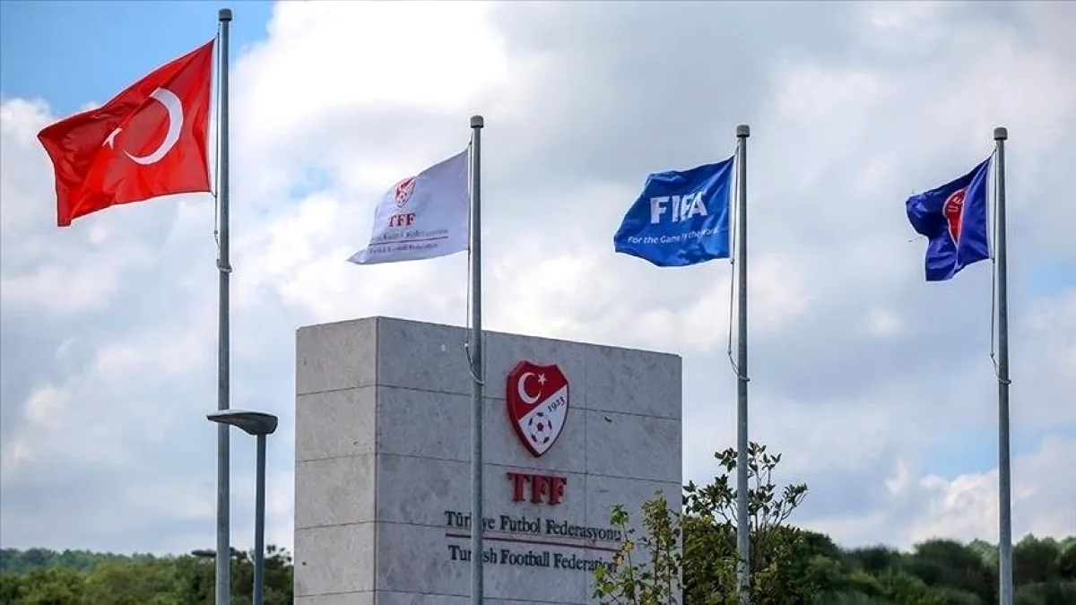 PFDK'dan Beşiktaş'a Ağır Ceza: Sergen Yalçın ve 3 İsim Sevk Edildi PFDK'dan Beşiktaş'a Ağır Ceza: Sergen Yalçın ve 3 İsim Sevk Edildi