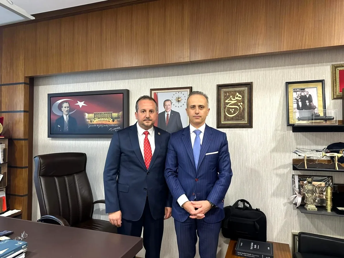 Refik Özen'den Tiran Büyükelçisi'ne Teşekkür Refik Özen'den Tiran Büyükelçisi'ne Teşekkür