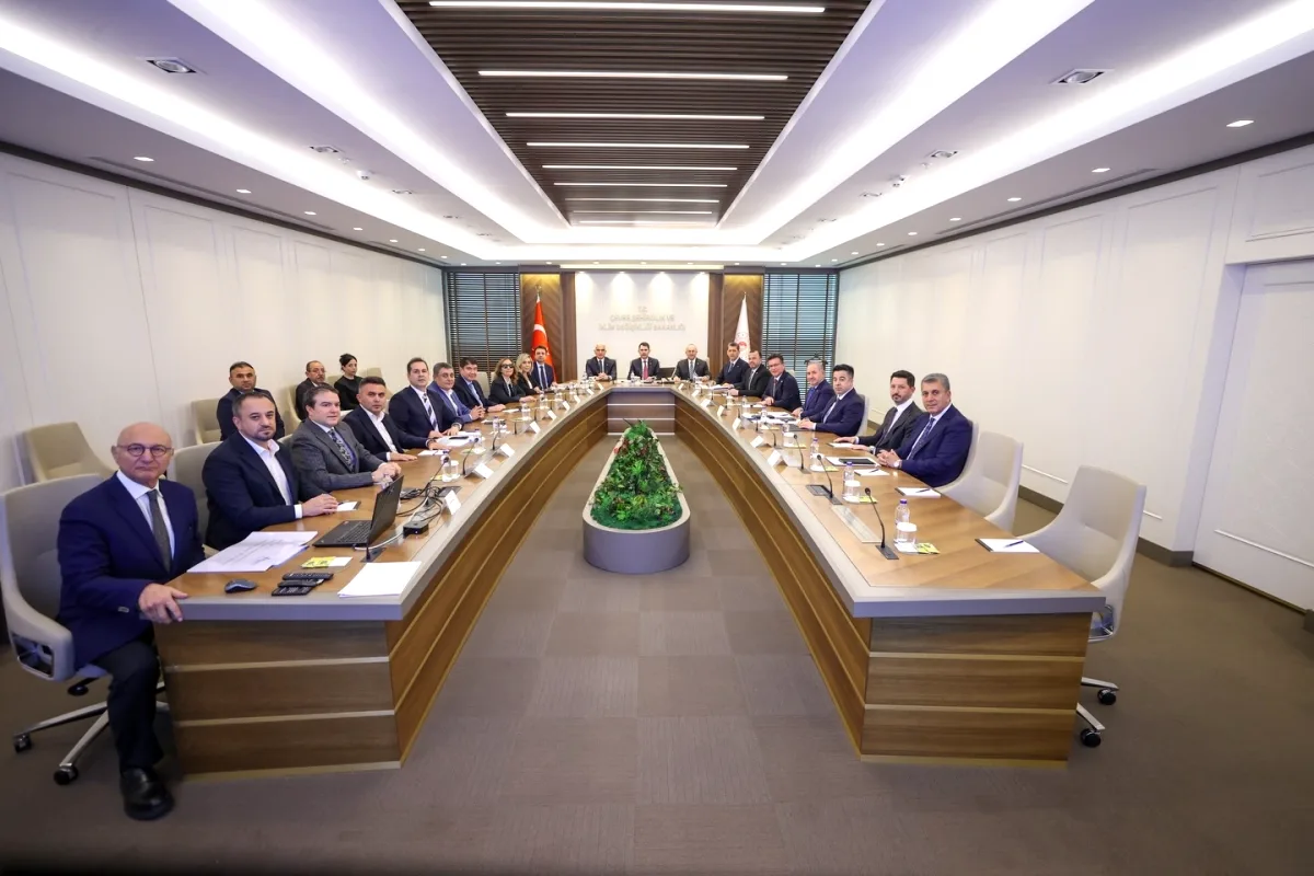 İBB Başkan Adayı Murat Kurum'dan Bakan Ersoy'a Ziyaret İBB Başkan Adayı Murat Kurum'dan Bakan Ersoy'a Ziyaret