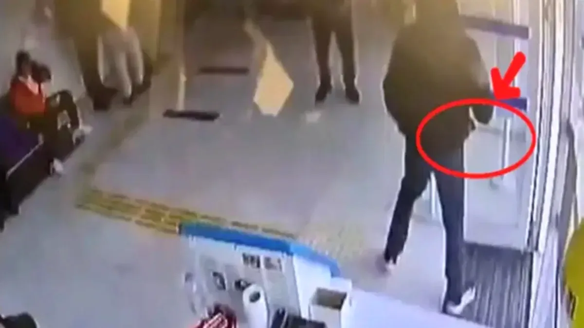 Toroslar'da Satırla Soygun Girişimi: Kar Maskeli Şüpheli Yakalandı Toroslar'da Satırla Soygun Girişimi: Kar Maskeli Şüpheli Yakalandı