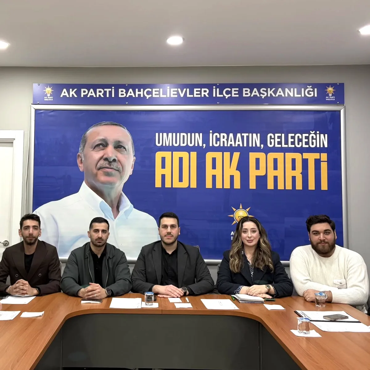 AK Gençlik Bahçelievler'de Yürütme ve Yönetim Kurulu Toplantısı AK Gençlik Bahçelievler'de Yürütme ve Yönetim Kurulu Toplantısı
