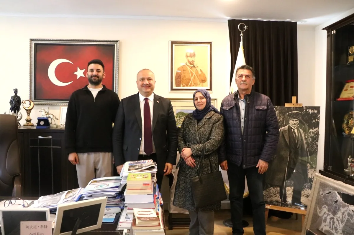 Yalova Çınarcık Belediye Başkanı Avni Kurt, Baydar Ailesi ile Samimi Buluşma Gerçekleştirdi Yalova Çınarcık Belediye Başkanı Avni Kurt, Baydar Ailesi ile Samimi Buluşma Gerçekleştirdi