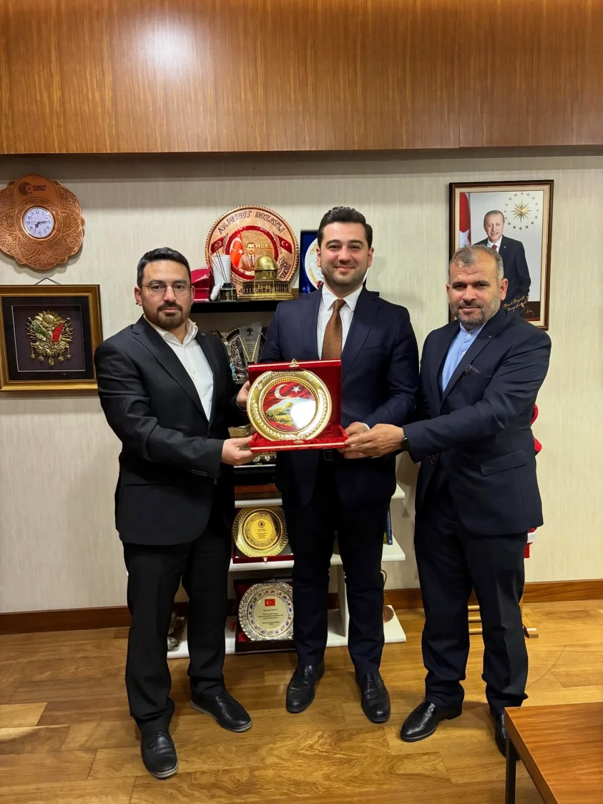 Gaziantep Milletvekili Bozatlı, Yedi Başak Derneği Yöneticilerini Mecliste Ağırladı Gaziantep Milletvekili Bozatlı, Yedi Başak Derneği Yöneticilerini Mecliste Ağırladı