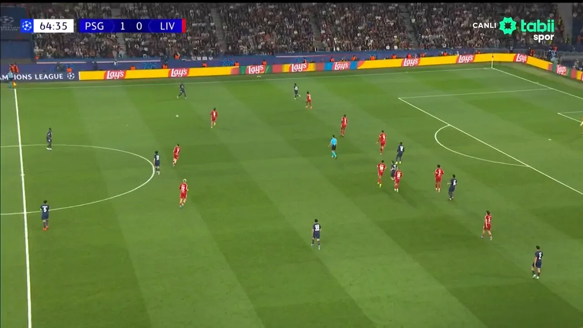 Kvaratskhelia Liverpool Savunmasını Geçti: Gol Anı Kvaratskhelia Liverpool Savunmasını Geçti: Gol Anı