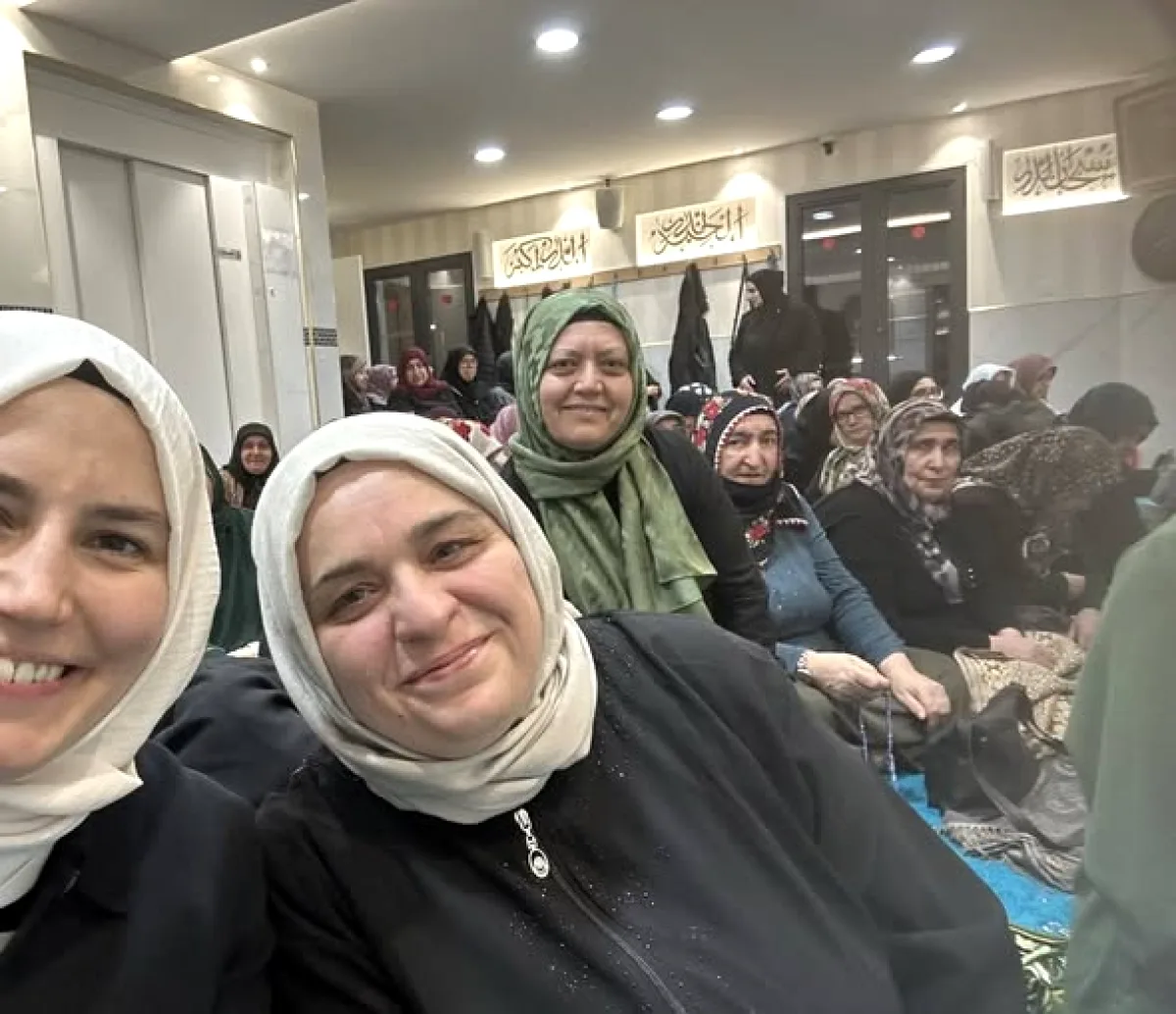 AK Parti'li vekil Yenimahalle'de ev ziyareti gerçekleştirdi AK Parti'li vekil Yenimahalle'de ev ziyareti gerçekleştirdi