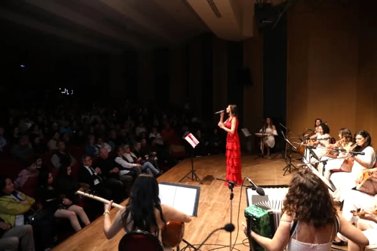 Antalya'da Kadın Sanatçıların Yorumuyla Türküler Hayat Buldu Antalya'da Kadın Sanatçıların Yorumuyla Türküler Hayat Buldu